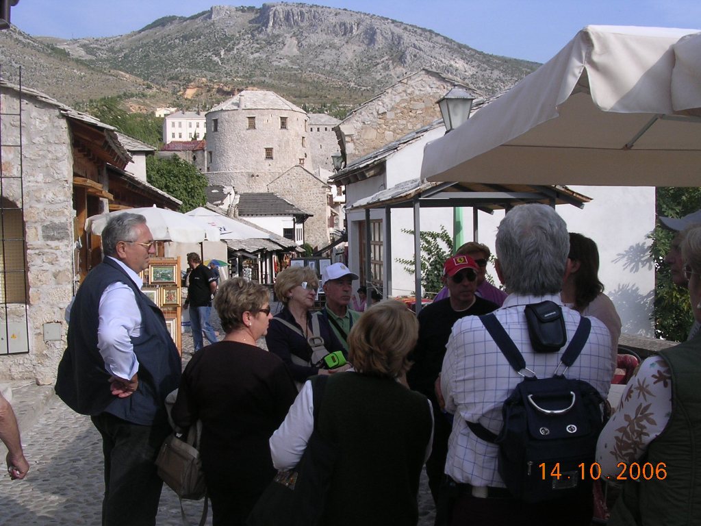 Turisti al centro della citta vecchia